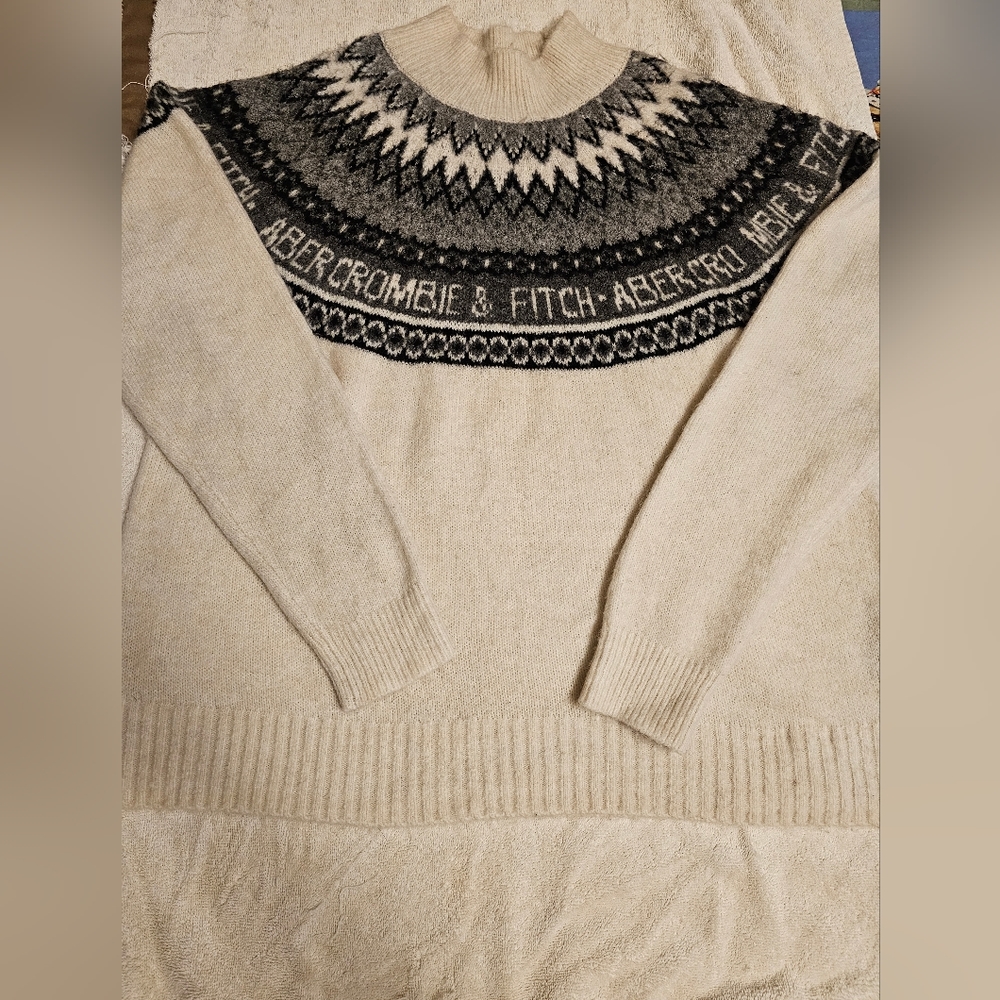 Abercrombie Women's Sweater XL **Winter's Coming**